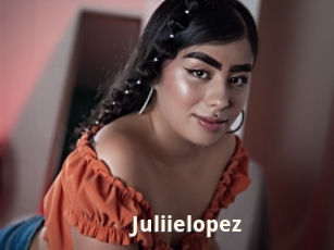 juliielopez Bigtitinvasion