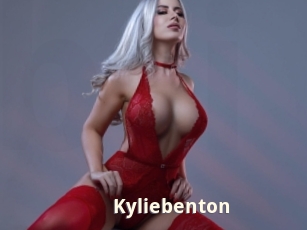 kyliebenton Bigtitinvasion