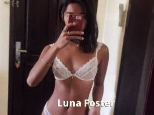 Luna_Foster