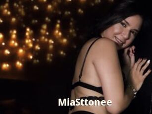 MiaSttonee