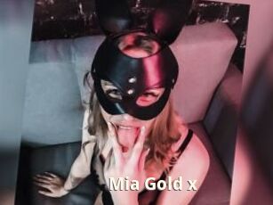 Mia_Gold_x