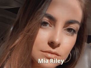 Mia_Riley