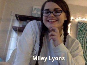 Miley_Lyons