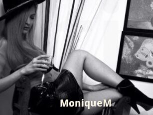 MoniqueM