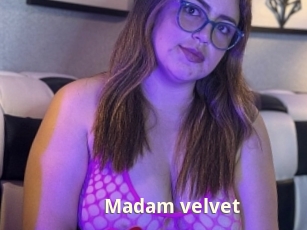 Madam_velvet