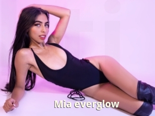 Mia_everglow