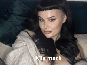 Mia_mack