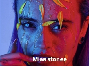 Miaa_stonee