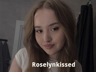 Roselynkissed